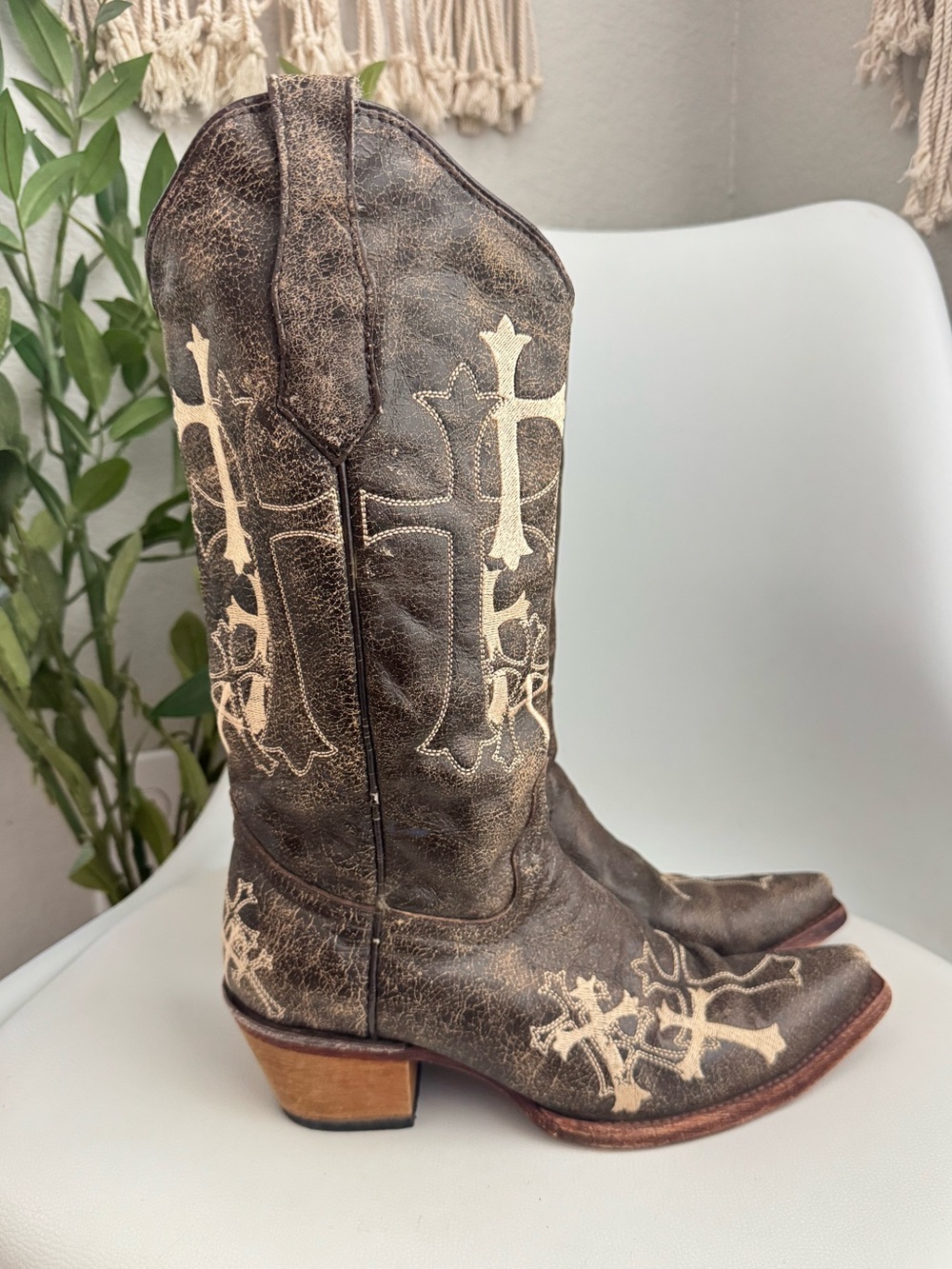 Circle G by Corral L5038 Cross Embroidered Cowboy Boots 8.5M Distressed Leather